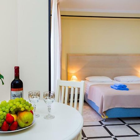 Bmg Hotel Sukhumi Ngoại thất bức ảnh