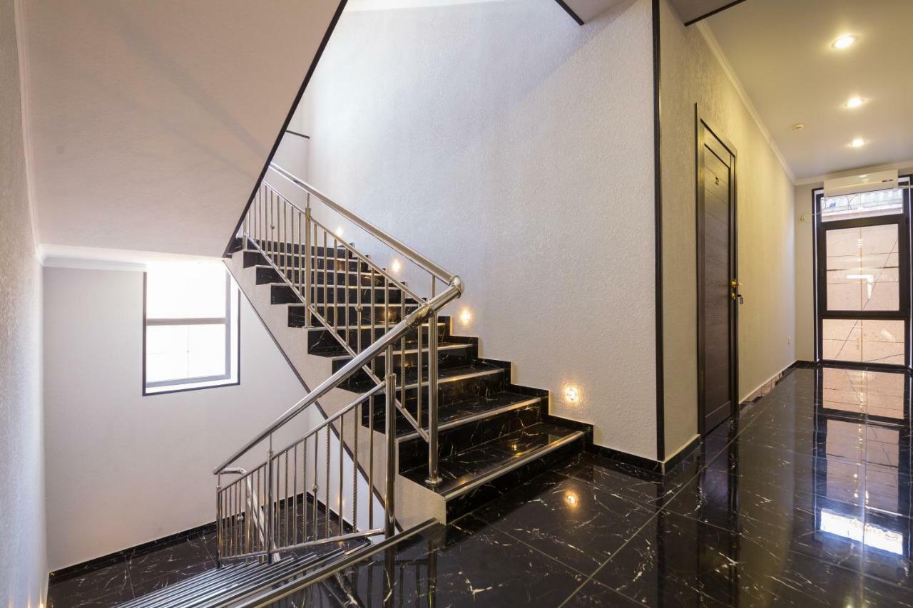 Bmg Hotel Sukhumi Ngoại thất bức ảnh