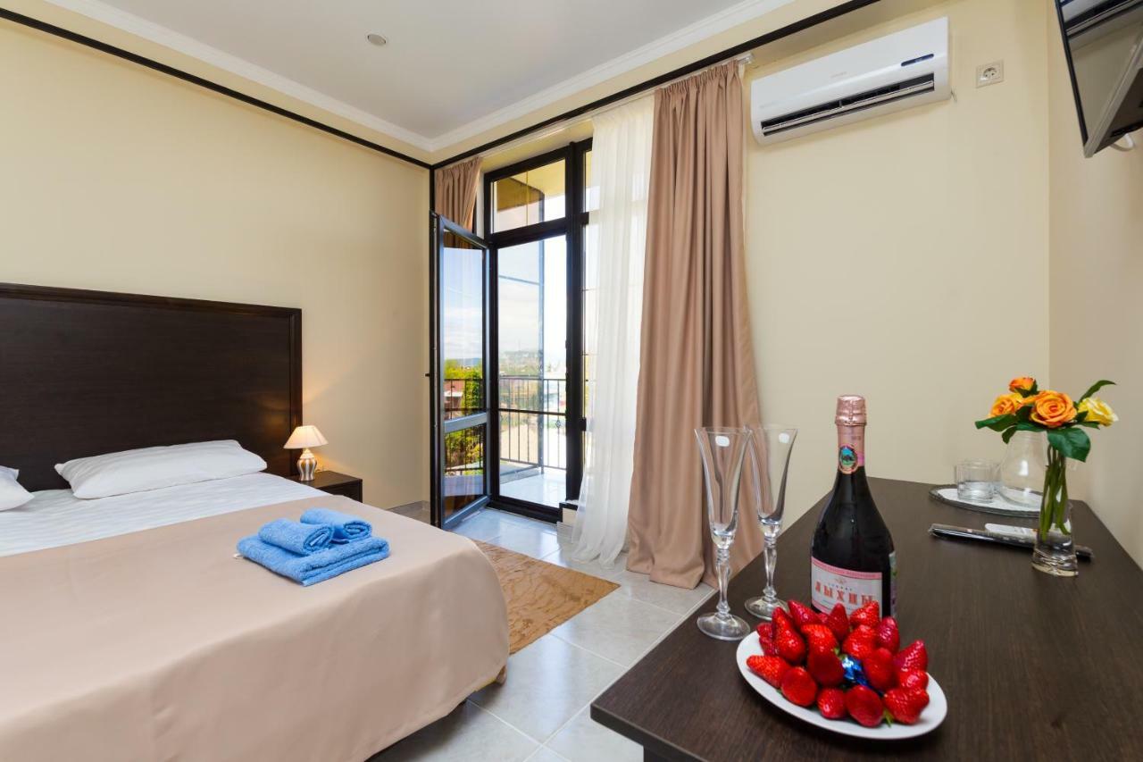 Bmg Hotel Sukhumi Ngoại thất bức ảnh