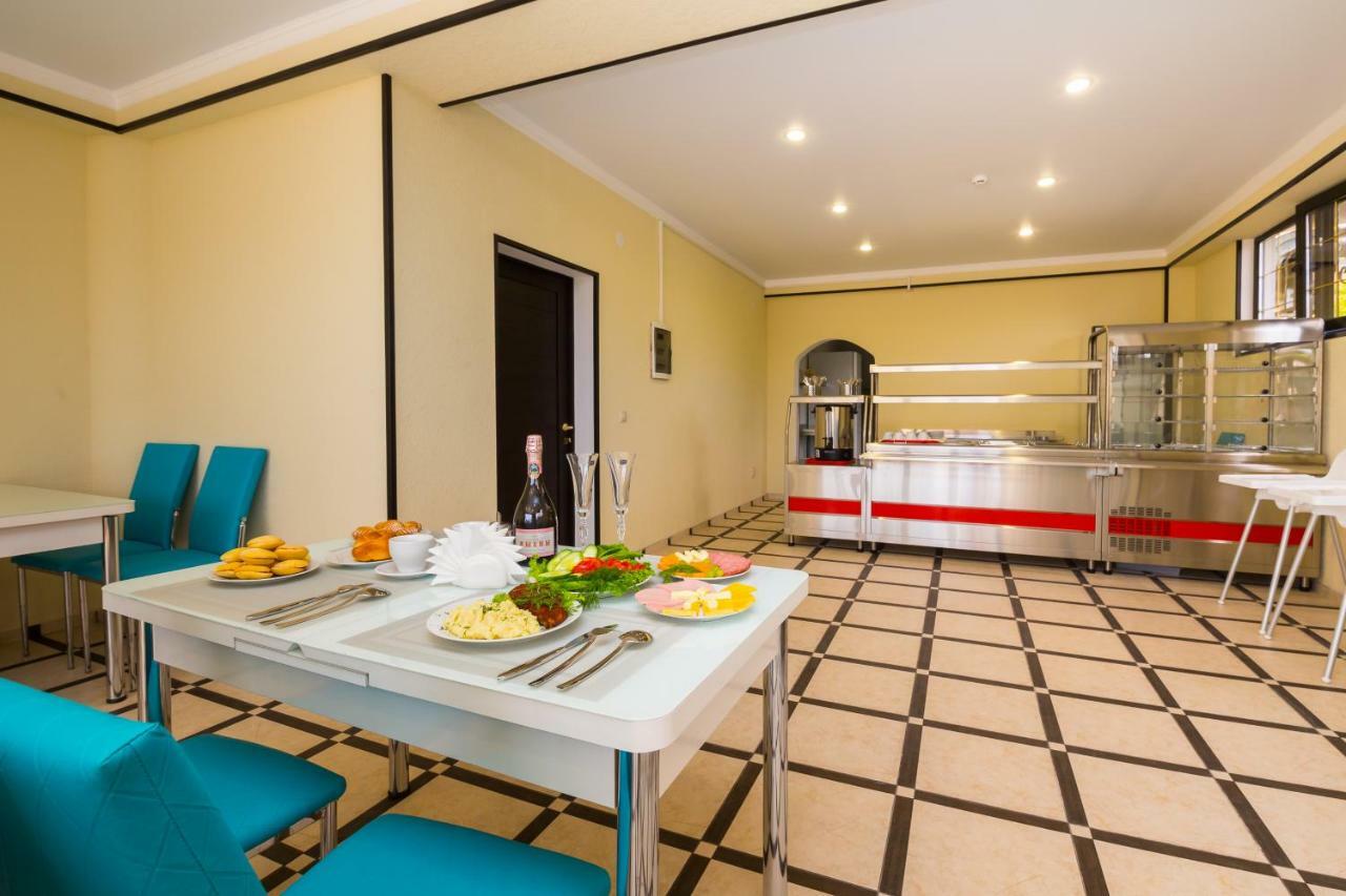 Bmg Hotel Sukhumi Ngoại thất bức ảnh