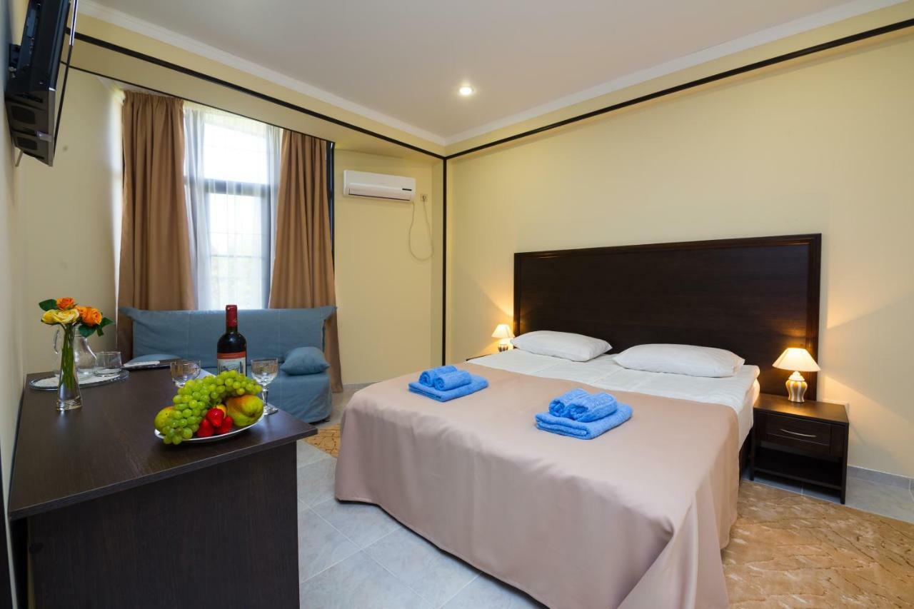 Bmg Hotel Sukhumi Ngoại thất bức ảnh