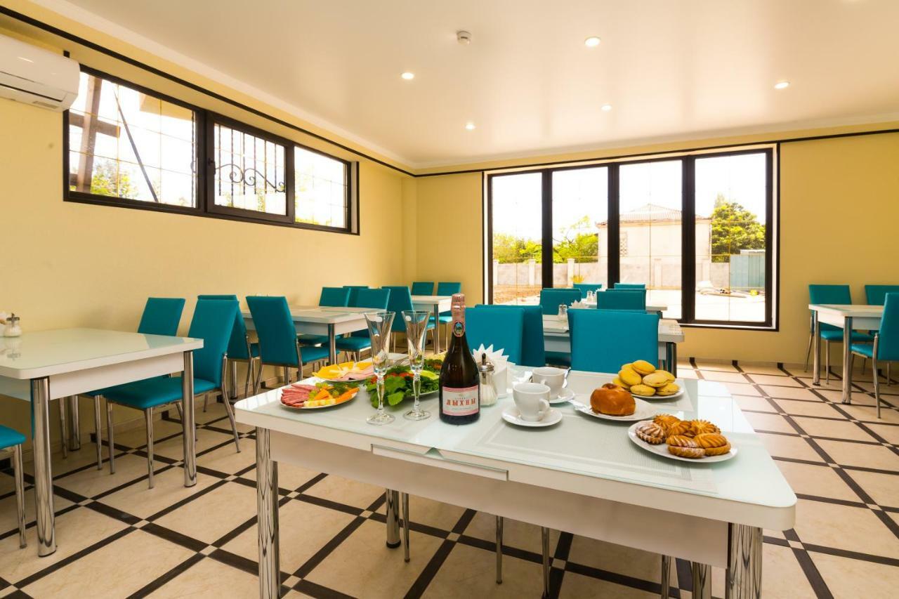 Bmg Hotel Sukhumi Ngoại thất bức ảnh