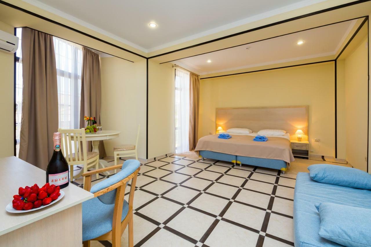Bmg Hotel Sukhumi Ngoại thất bức ảnh