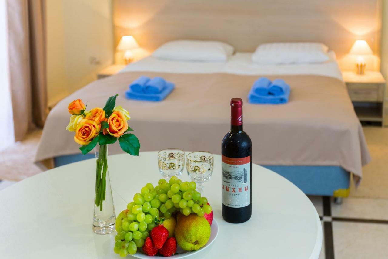 Bmg Hotel Sukhumi Ngoại thất bức ảnh