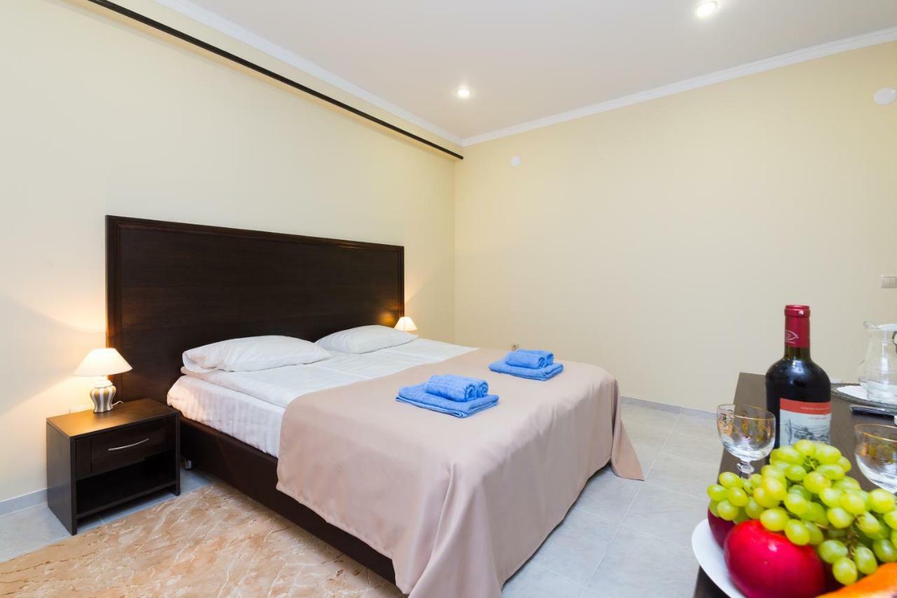 Bmg Hotel Sukhumi Ngoại thất bức ảnh