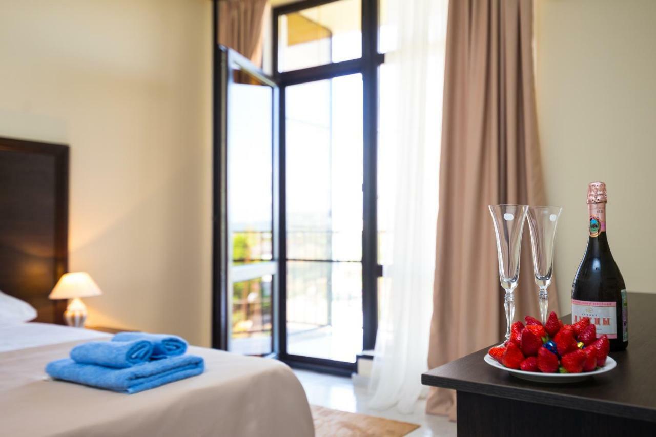 Bmg Hotel Sukhumi Ngoại thất bức ảnh