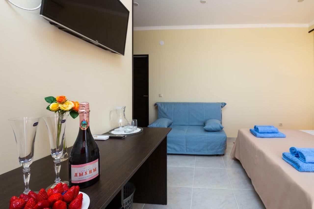Bmg Hotel Sukhumi Ngoại thất bức ảnh